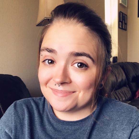 Meet your Posher, Taylor - Picture 2 of 3